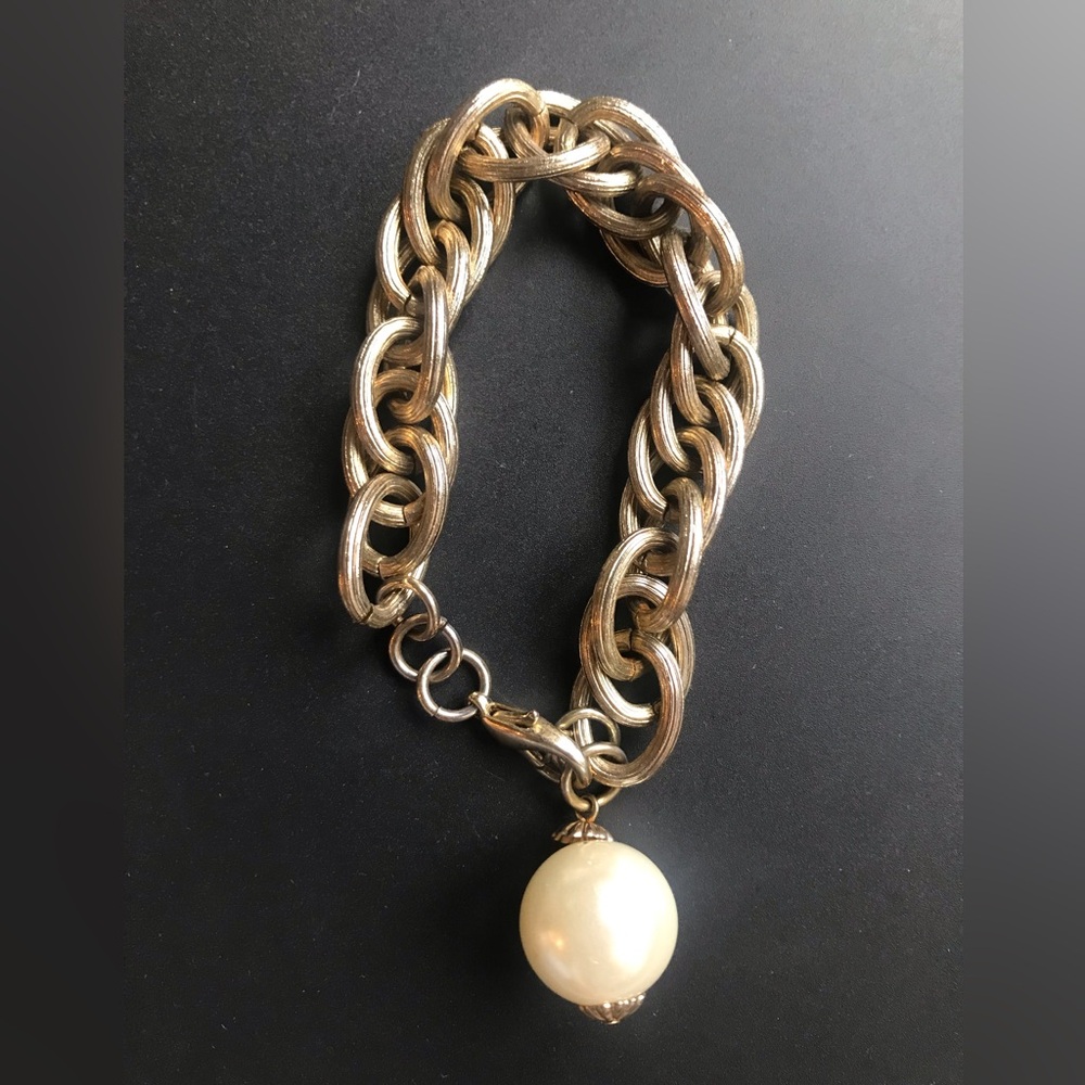 Silver color chunky chain and big faux pearl bracelet
